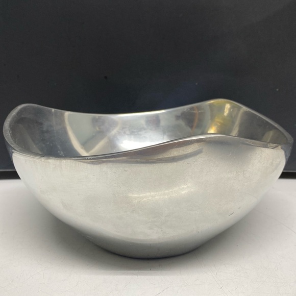 Nambé 527 Handmade Serving Bowl Tri Corner Dish Made of Aluminum Alloy Metal - Picture 3 of 11